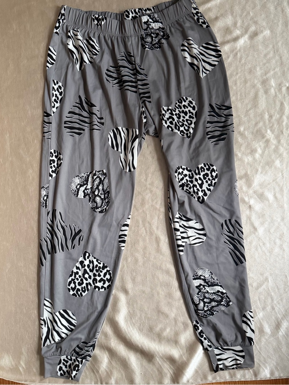 AnyBody Lush Jersey lounge pants animal prints heart size small